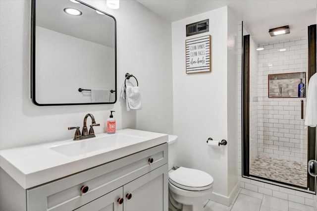 2323 Mastlands Drive, Oakland, CA 94611