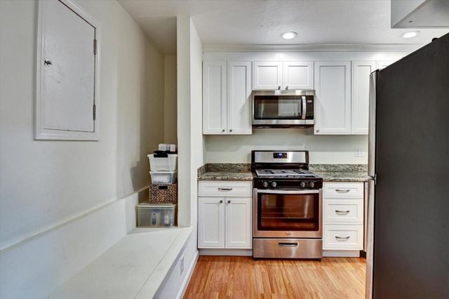 2323 Mastlands Drive, Oakland, CA 94611