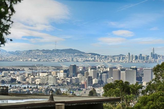 2323 Mastlands Drive, Oakland, CA 94611