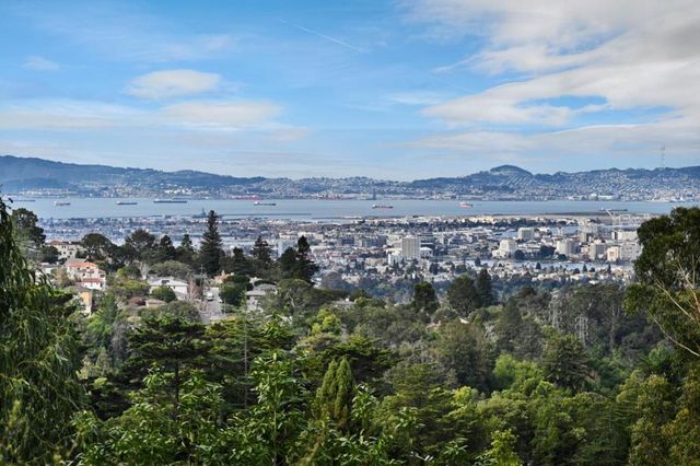 2323 Mastlands Drive, Oakland, CA 94611