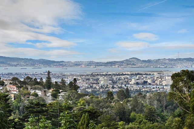 2323 Mastlands Drive, Oakland, CA 94611