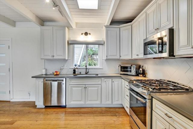 2323 Mastlands Drive, Oakland, CA 94611