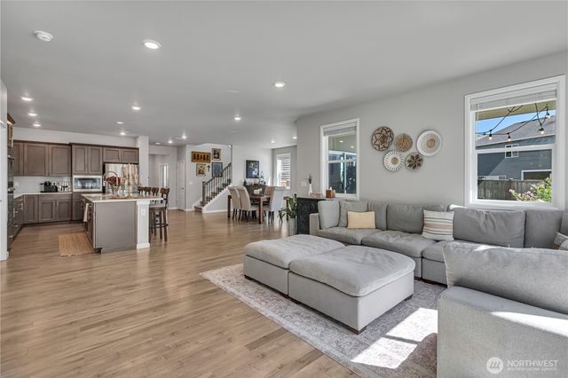18511 128th Avenue E, Puyallup, WA 98374