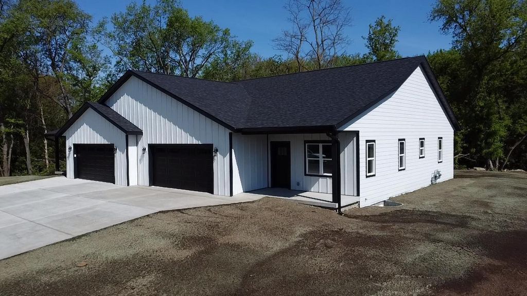 705 Mayapple Drive, Janesville, WI 53545