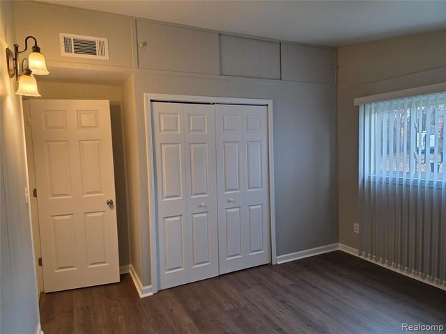 261 Spring Park, Walled Lake, MI 48390