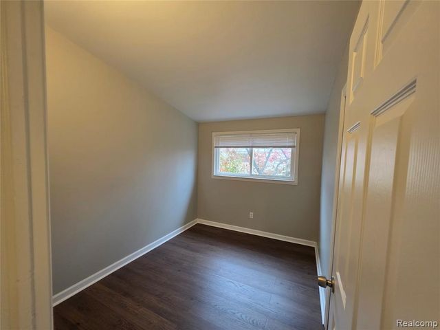 261 Spring Park, Walled Lake, MI 48390