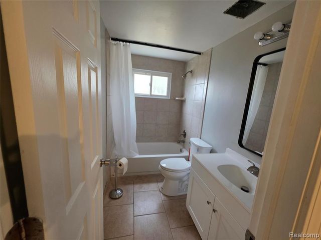 261 Spring Park, Walled Lake, MI 48390