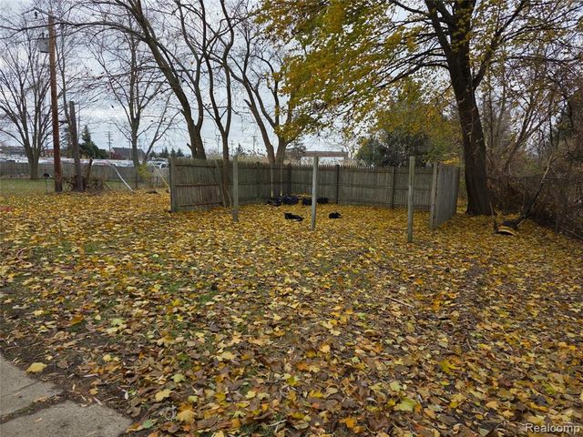 261 Spring Park, Walled Lake, MI 48390