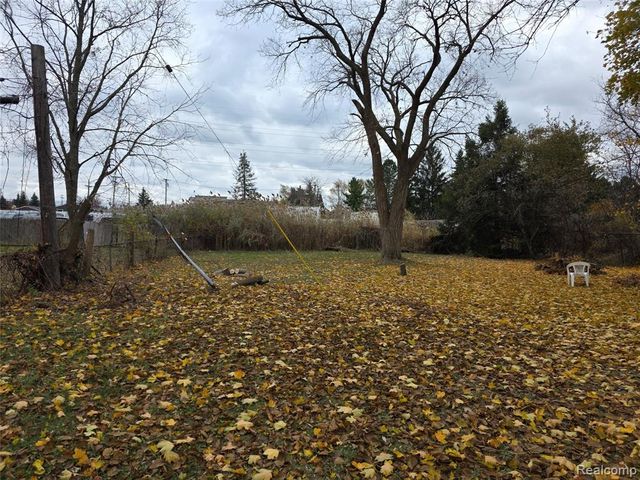 261 Spring Park, Walled Lake, MI 48390