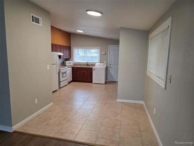 261 Spring Park, Walled Lake, MI 48390