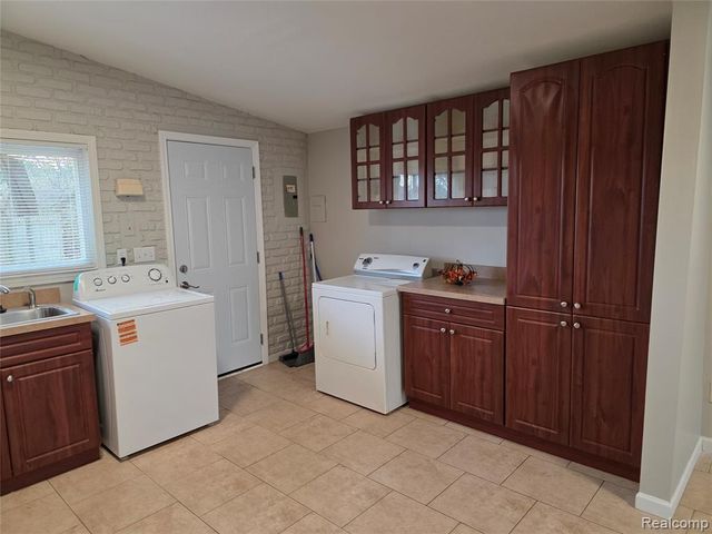 261 Spring Park, Walled Lake, MI 48390