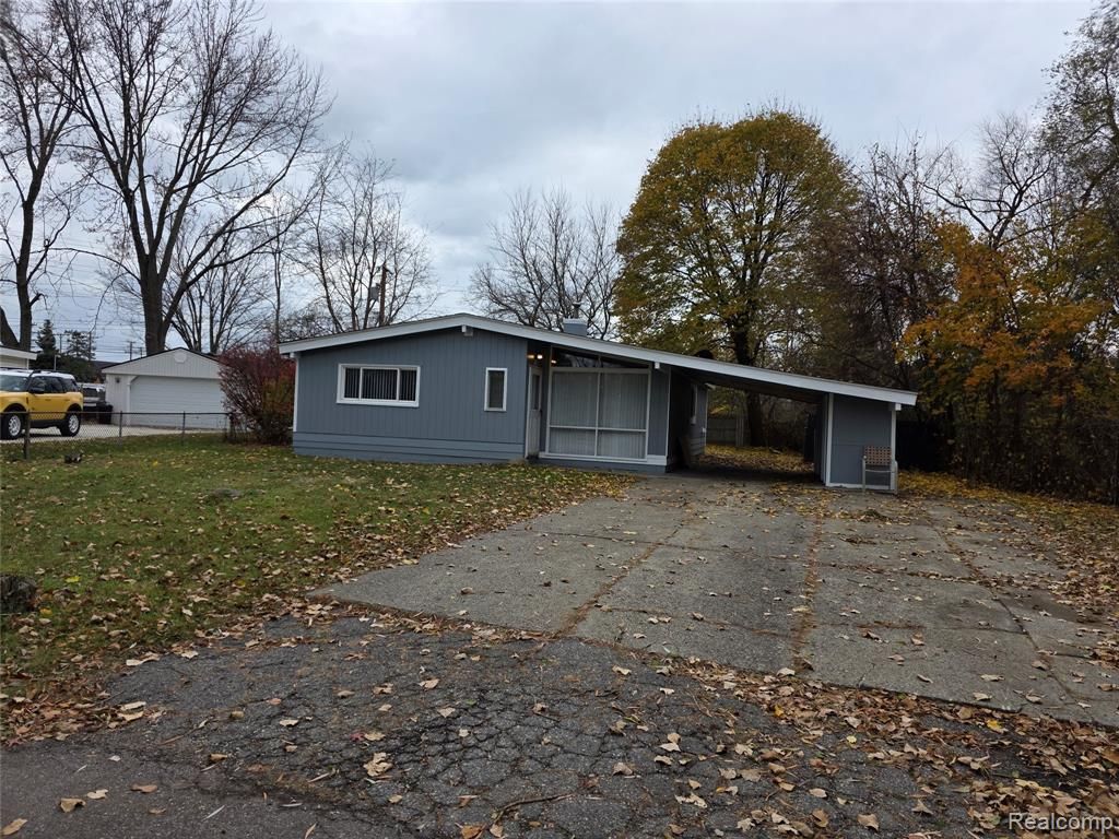 261 Spring Park, Walled Lake, MI 48390