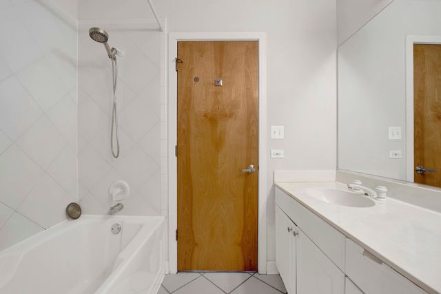 1812 S STATE Street 3, Chicago, IL 60616