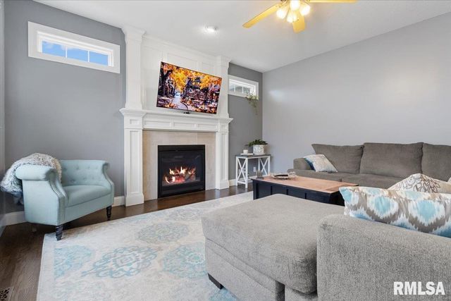 1525 ASH Street, Washington, IL 61571