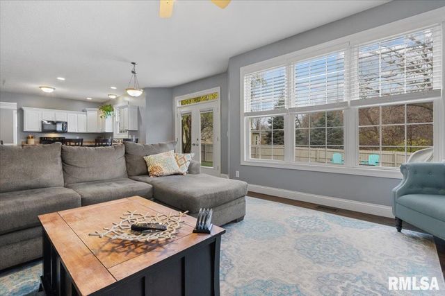 1525 ASH Street, Washington, IL 61571