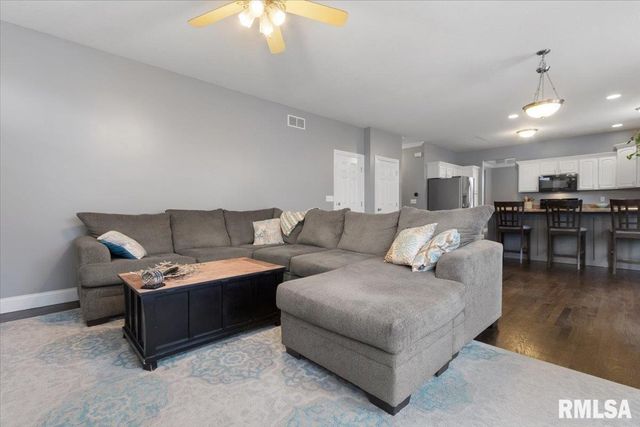 1525 ASH Street, Washington, IL 61571