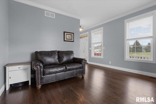 1525 ASH Street, Washington, IL 61571