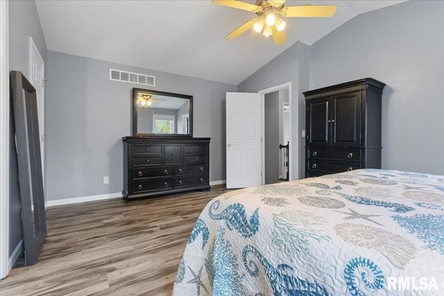 1525 ASH Street, Washington, IL 61571