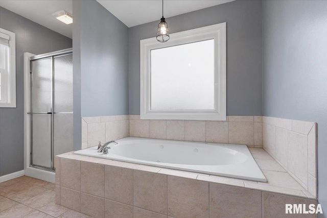 1525 ASH Street, Washington, IL 61571