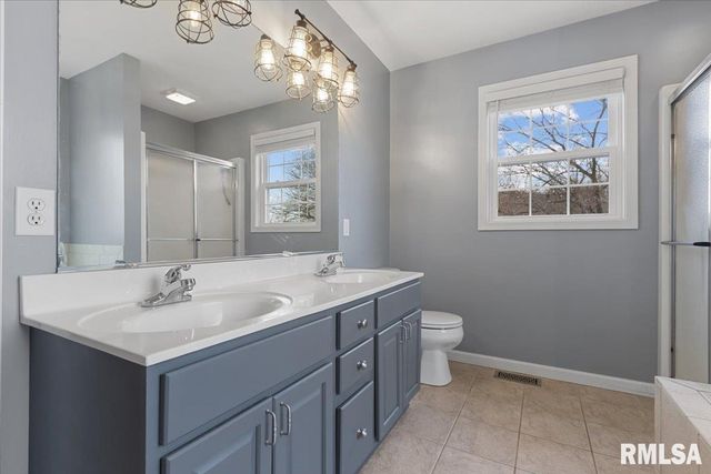 1525 ASH Street, Washington, IL 61571