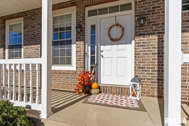 1525 ASH Street, Washington, IL 61571