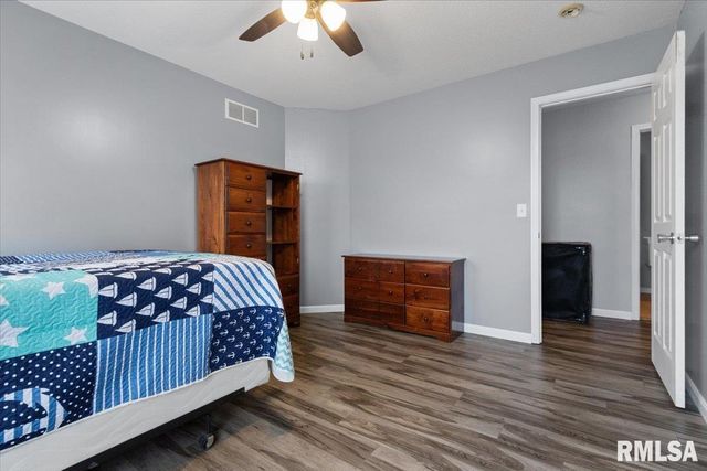 1525 ASH Street, Washington, IL 61571