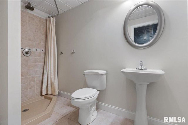 1525 ASH Street, Washington, IL 61571