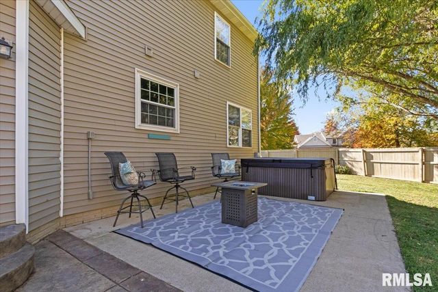 1525 ASH Street, Washington, IL 61571