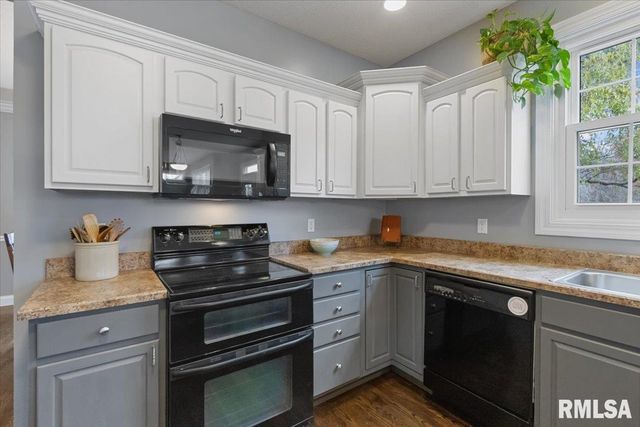 1525 ASH Street, Washington, IL 61571