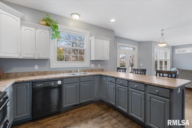 1525 ASH Street, Washington, IL 61571