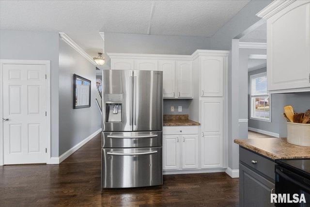 1525 ASH Street, Washington, IL 61571