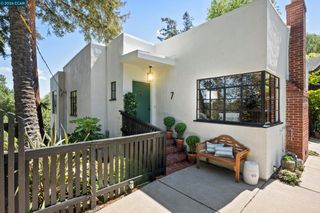 7 Las Mesas Path, Orinda, CA 94563