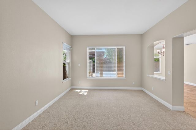 1565 Danbrook Dr, Sacramento, CA 95835