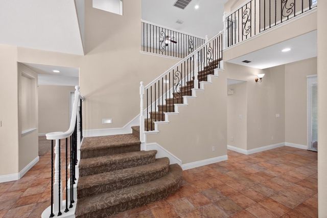 1565 Danbrook Dr, Sacramento, CA 95835