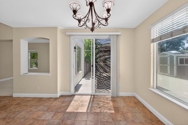 1565 Danbrook Dr, Sacramento, CA 95835