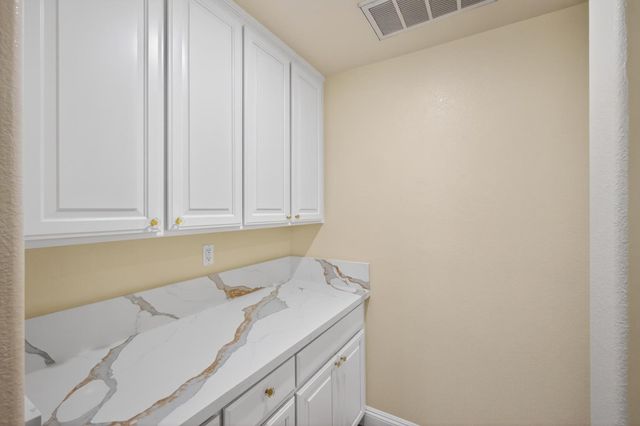 1565 Danbrook Dr, Sacramento, CA 95835