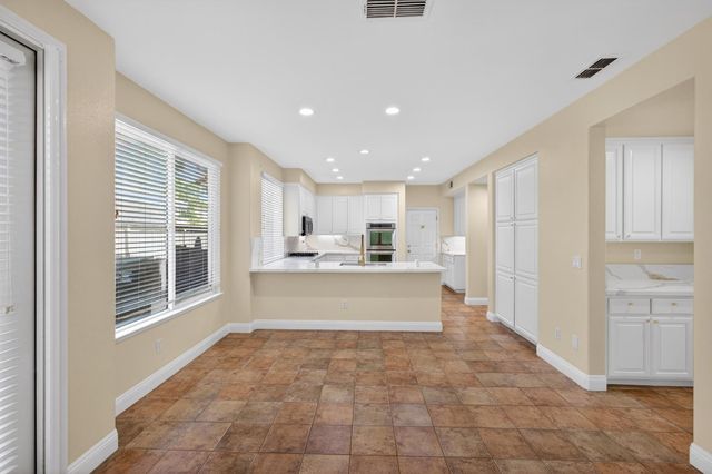 1565 Danbrook Dr, Sacramento, CA 95835