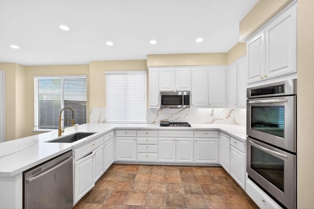 1565 Danbrook Dr, Sacramento, CA 95835