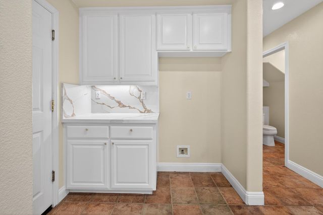 1565 Danbrook Dr, Sacramento, CA 95835