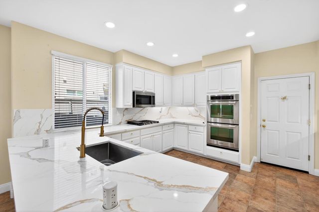 1565 Danbrook Dr, Sacramento, CA 95835