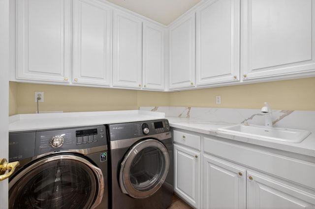 1565 Danbrook Dr, Sacramento, CA 95835