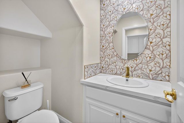 1565 Danbrook Dr, Sacramento, CA 95835