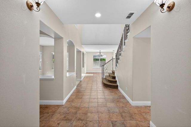 1565 Danbrook Dr, Sacramento, CA 95835