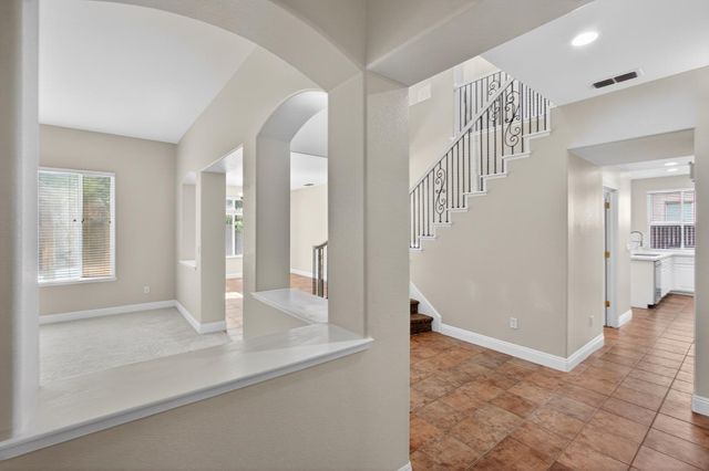 1565 Danbrook Dr, Sacramento, CA 95835