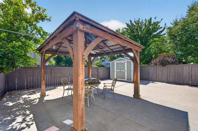 1565 Danbrook Dr, Sacramento, CA 95835