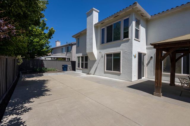 1565 Danbrook Dr, Sacramento, CA 95835