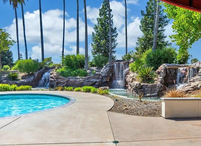 1565 Danbrook Dr, Sacramento, CA 95835