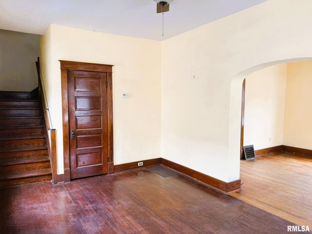 1920 S Pasfield Street, Springfield, IL 62704