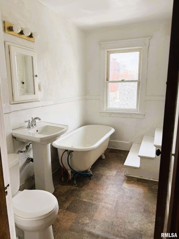 1920 S Pasfield Street, Springfield, IL 62704