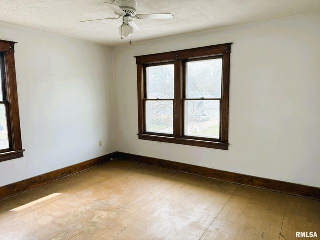 1920 S Pasfield Street, Springfield, IL 62704